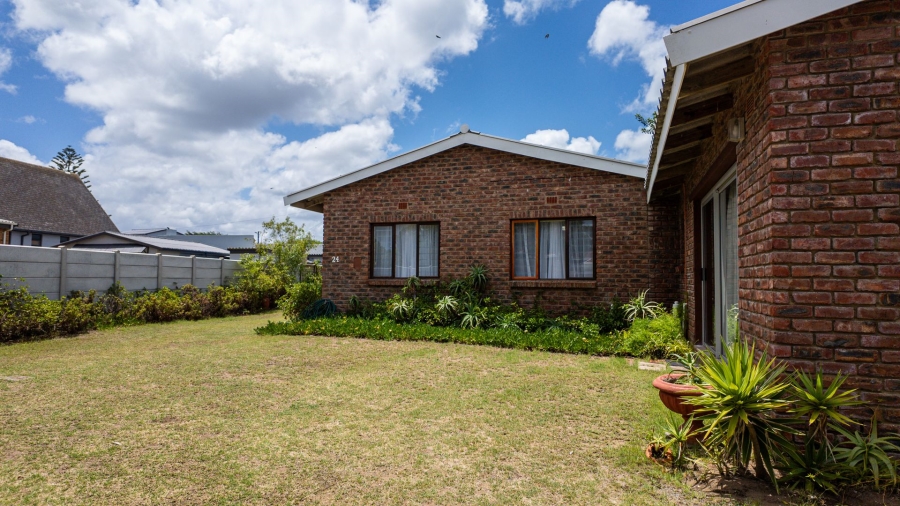 4 Bedroom Property for Sale in Stilbaai Wes Western Cape